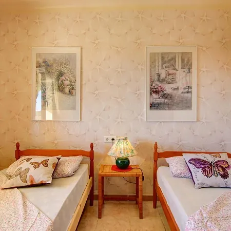 Semesterbostad Ogassa Solric House *